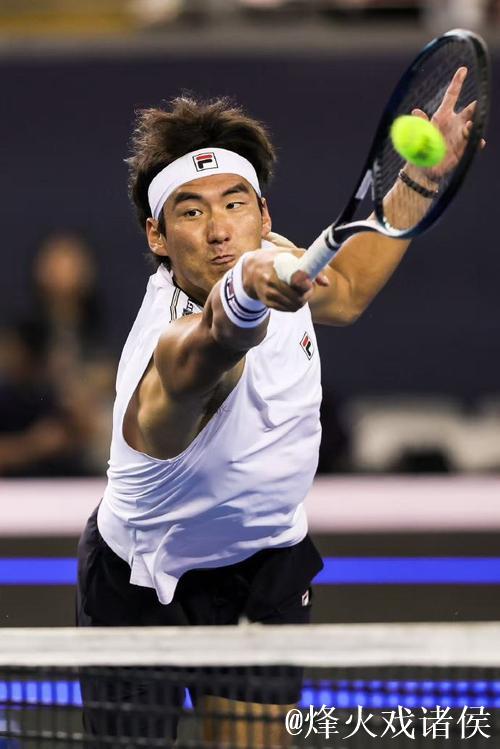 上海赛第3日布云朝克特首轮出局 吴易昺晋级32强