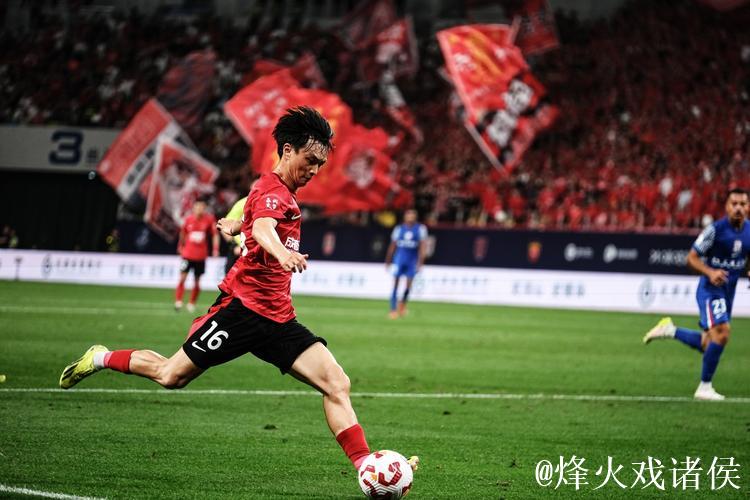 FIFA官网：成都蓉城中场杨明洋会籍变更为中国足协